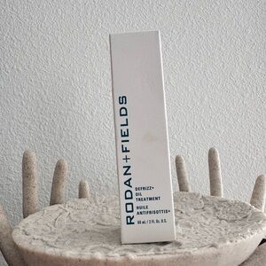 Rodan + Fields De-Frizz Oil Treatment - White and Blue
